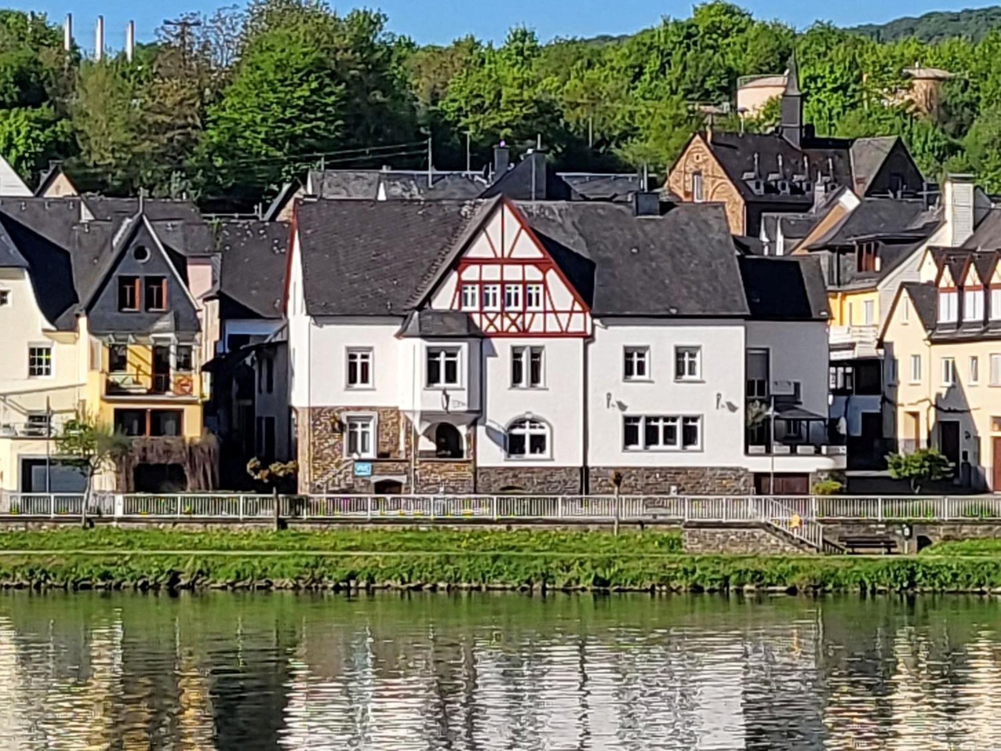 Mosel-Landhaus Am Moselufer B&B Briedern Esterno foto